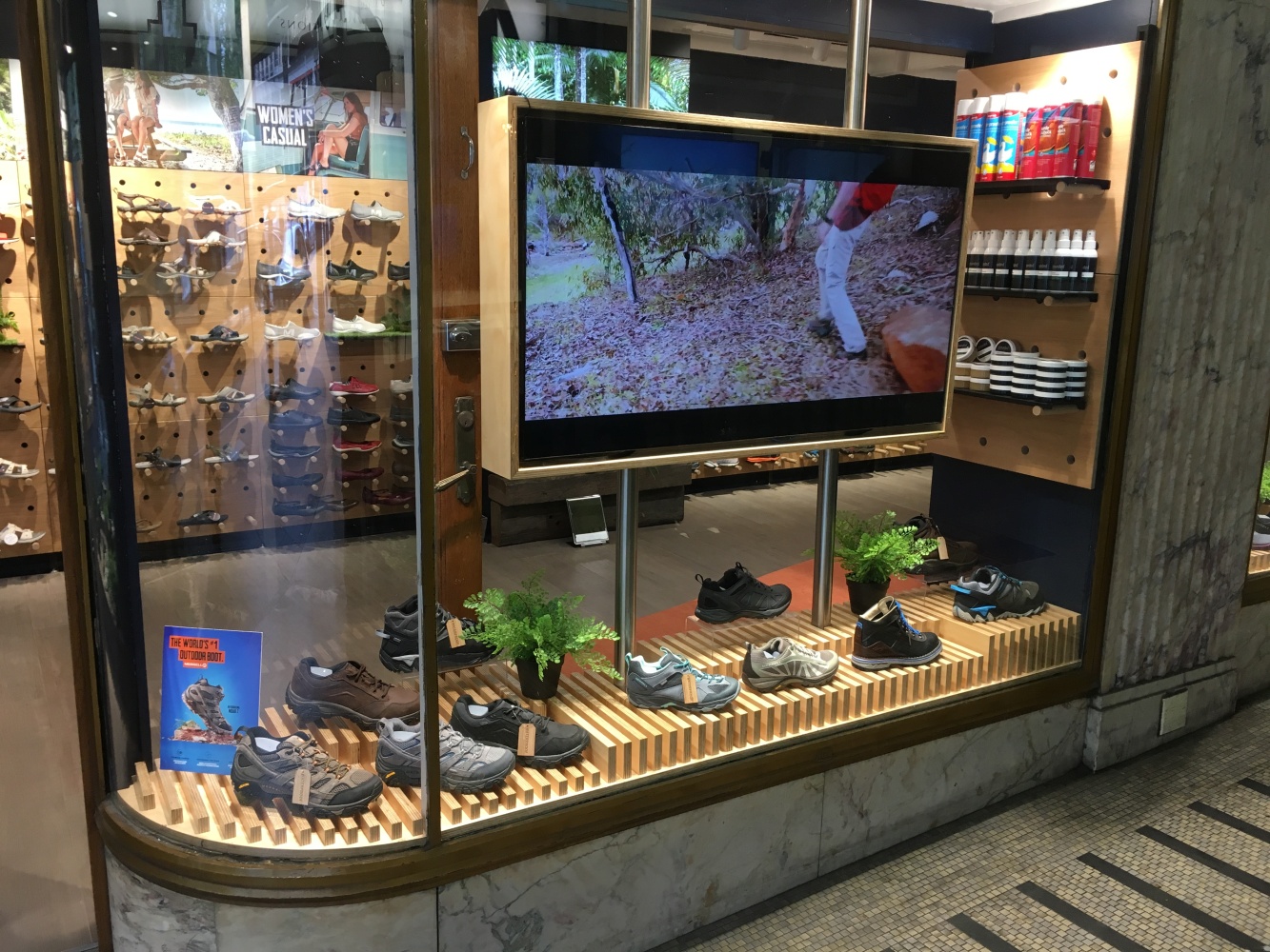 retail stores that sell merrell shoes
