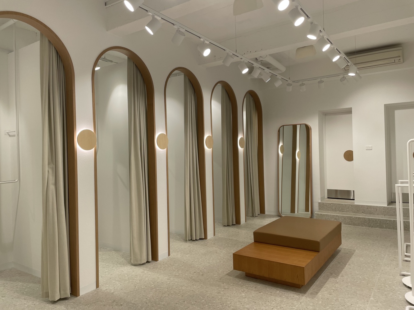 Nude Lucy Fitout: Sorrento